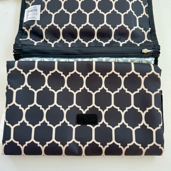 Skip Hop Pronto Baby Portable Changing Station & Diaper Changing Pad Clutch Onyx - Picture 7 of 16